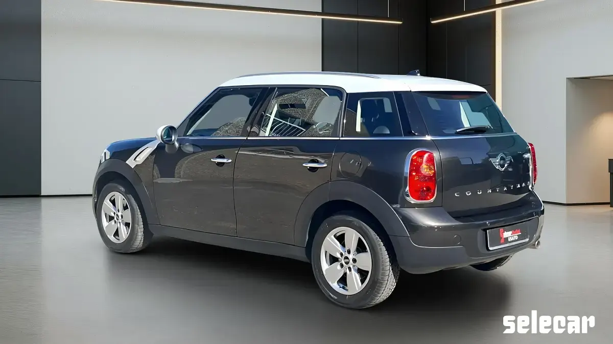 Usata Mini Cooper D Countryman Business 111 CV (81 kW) 2017 5v grigio manganese metallizza SUV