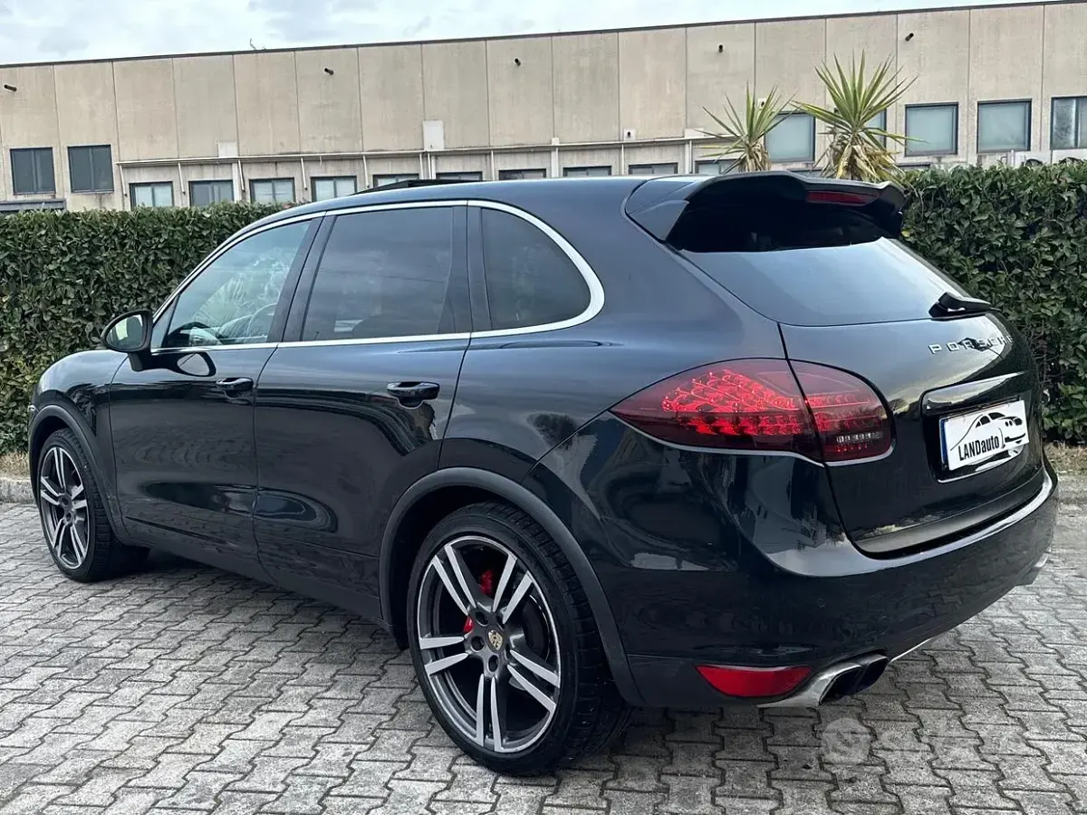 Usata Porsche Cayenne Platinum Edition 245 CV (180 kW) 2012 Nero SUV
