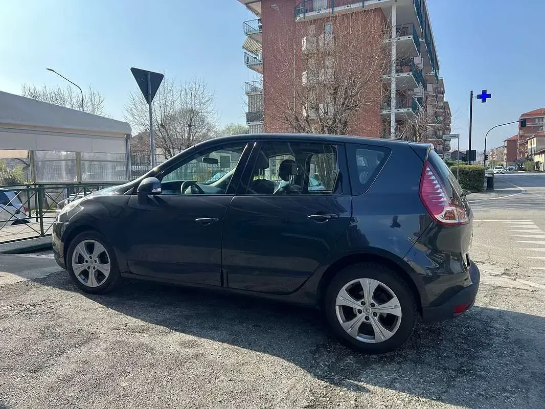 Usata Renault Scénic III 110 CV (80 kW) 2011 Monovolume