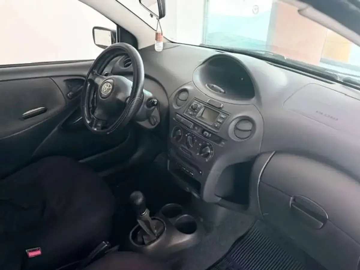 Usata Toyota Yaris 65 CV (47 kW) 2005 Blu/azzurro Utilitaria