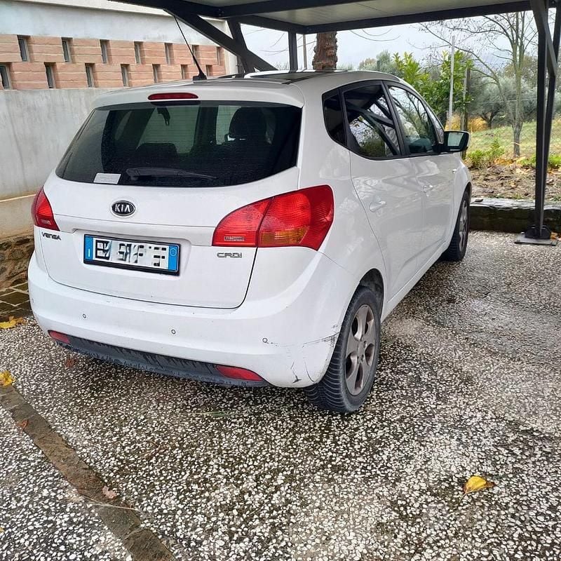 Usata Kia Venga 90 CV (66 kW) 2011 Bianco Utilitaria