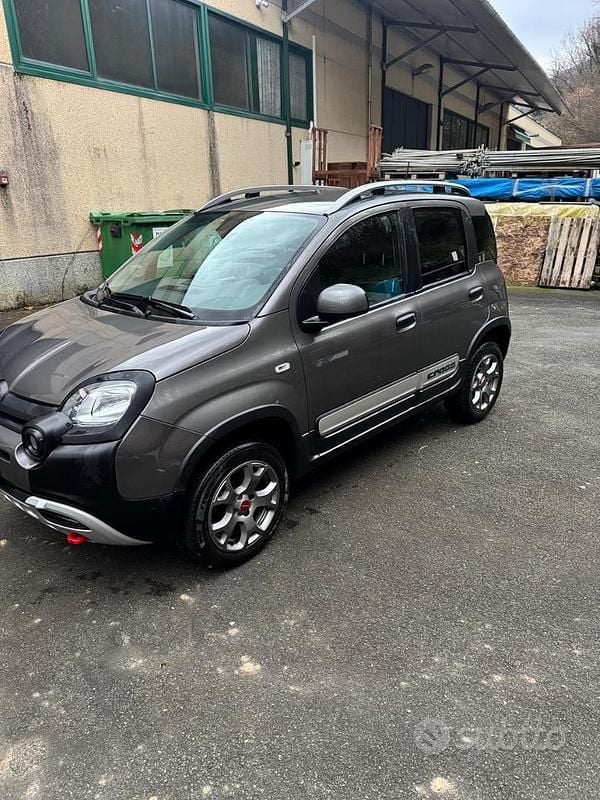 Usado Fiat Panda Cross Cross 85 CV (62 kW) 2023 Utilitario