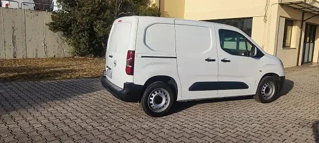 Usata Opel Combo Edition 131 CV (96 kW) 2021 Bianco Monovolume