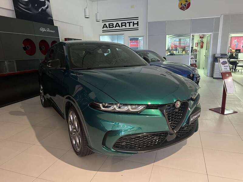 Nuova Alfa Romeo Tonale 159 CV (116 kW) 2025 Verde montreal con tetto nero SUV