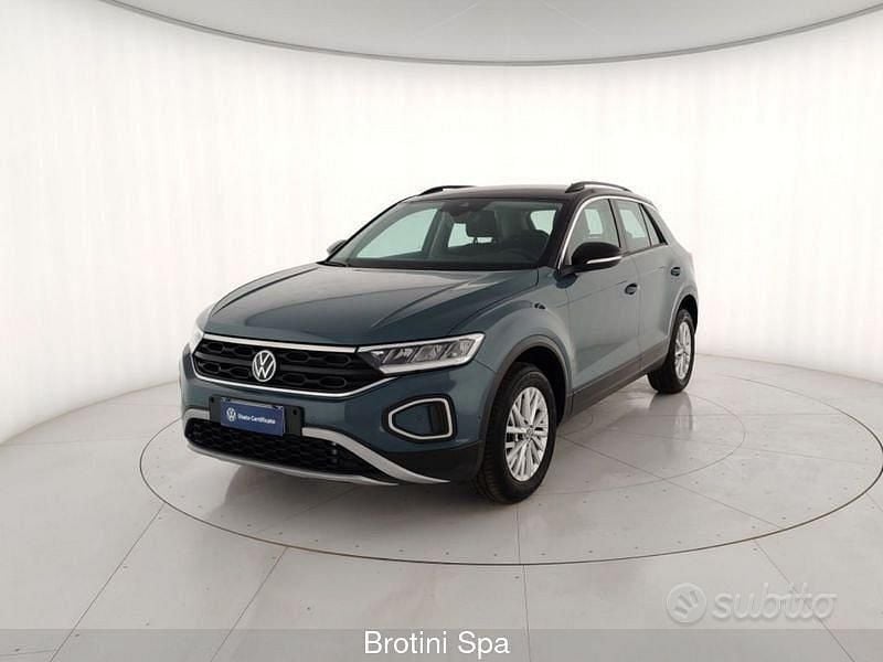 Usata VW T-Roc Life 150 CV (110 kW) 2025 Grigio metallizzato SUV