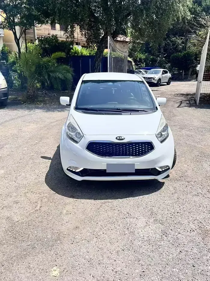 Usata Kia Venga 90 CV (66 kW) 2015 Bianco Utilitaria
