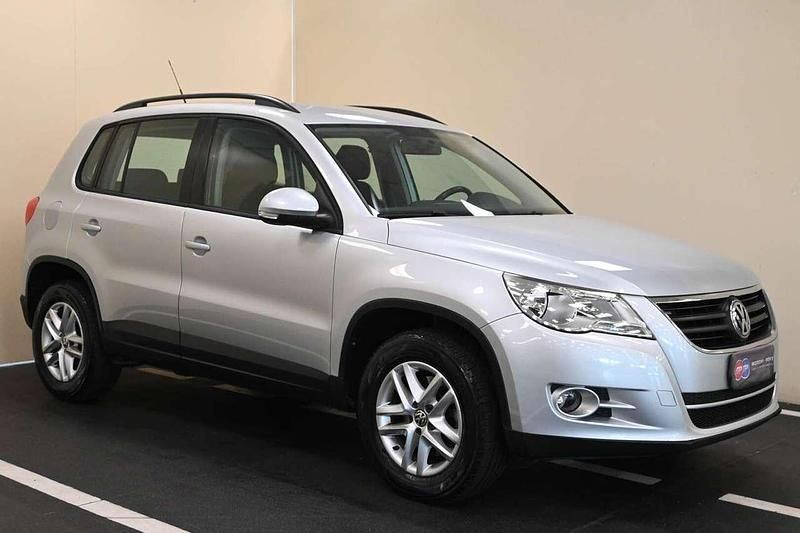Argento Usata 2008 VW Tiguan Trendline SUV | 9900 € (Molto cara) - Immagine 1/4