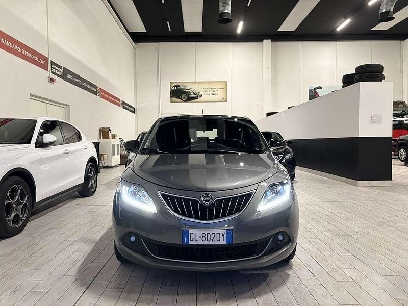 Usata Lancia Ypsilon Gold 69 CV (50 kW) 2022 Grigio artense (metallizzato) Utilitaria