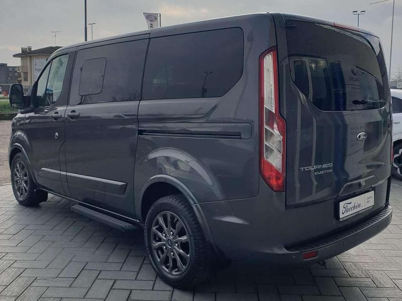 Usata Ford Tourneo Titanium 170 CV (125 kW) 2023 Grigio Monovolume