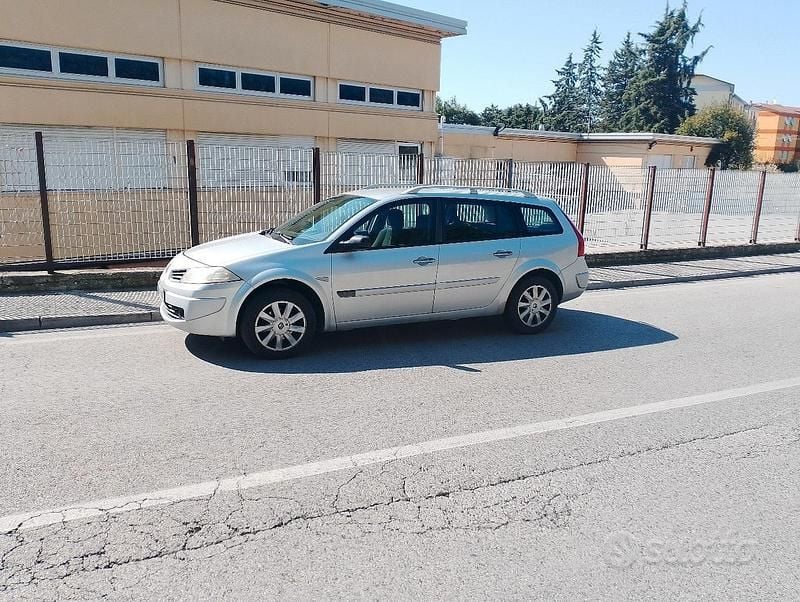 Usata Renault Master 100 CV (73 kW) 2006 Grigio Furgone