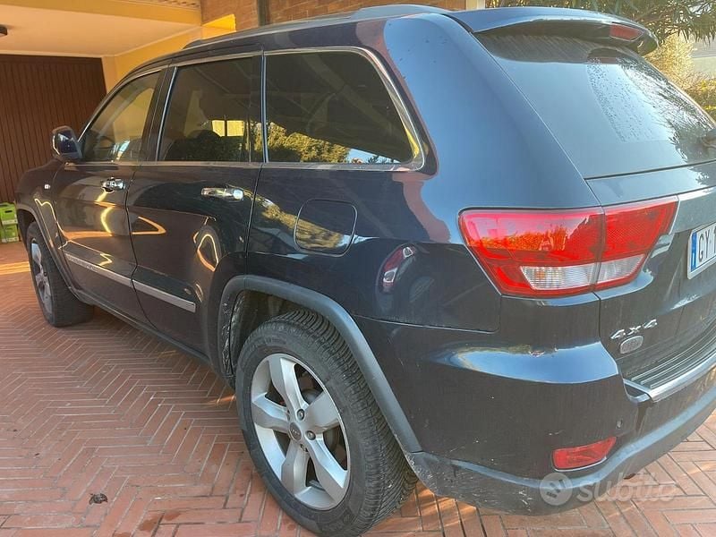 Usata Jeep Cherokee Overland 241 CV (177 kW) 2013 Blu SUV