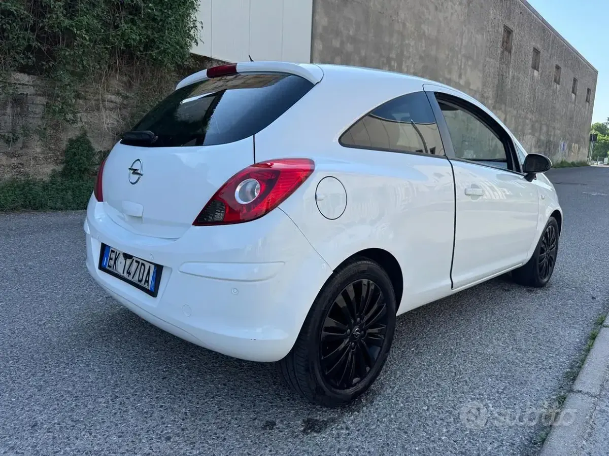 Usata Opel Corsa 86 CV (63 kW) 2011 Bianco Utilitaria