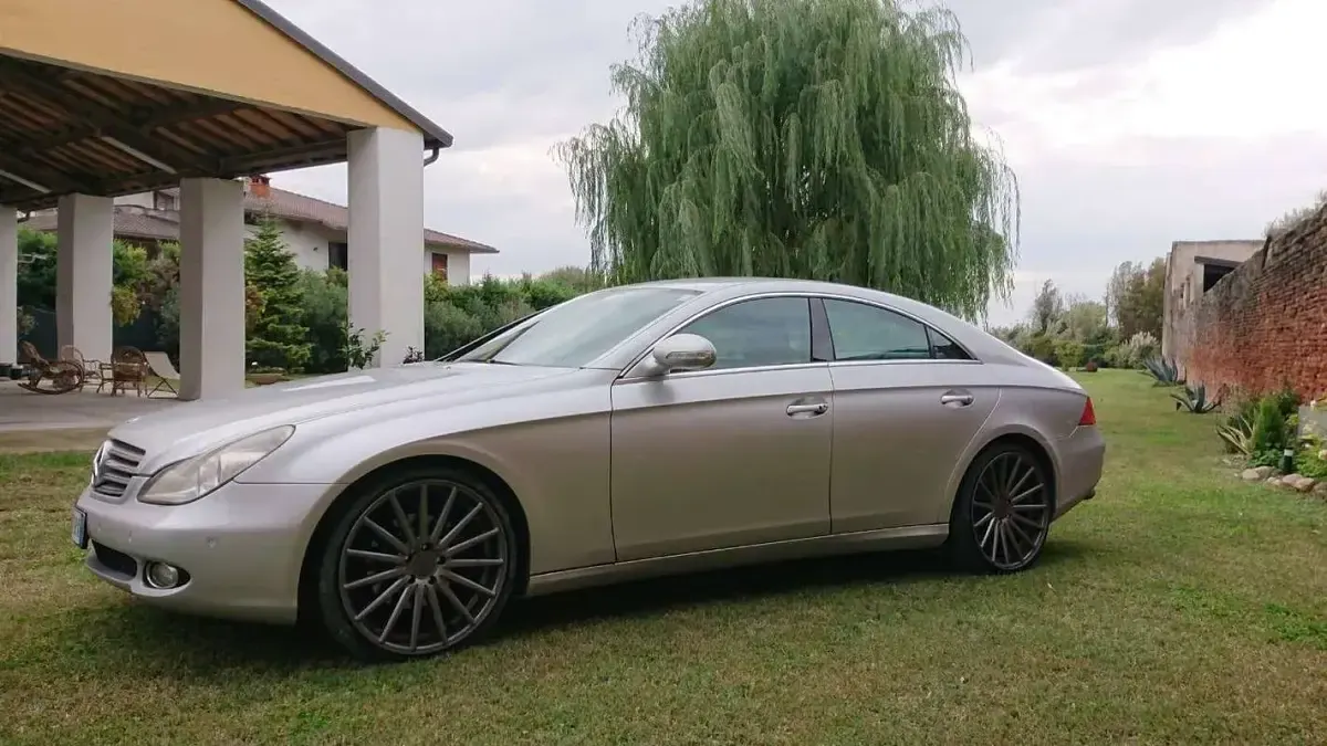 Usata Mercedes CLS320 224 CV (164 kW) 2007 Argento Coupé