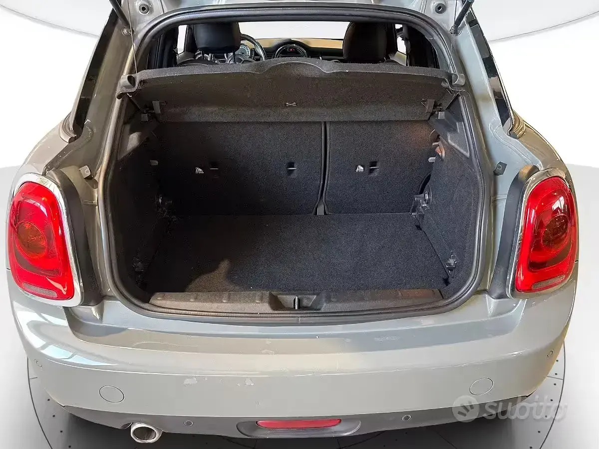 Usata Mini Cooper D 116 CV (85 kW) 2018 Grigio acciaio Utilitaria