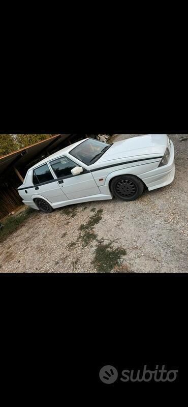 Usata Alfa Romeo 75 148 CV (108 kW) 1988 Bianco Berlina