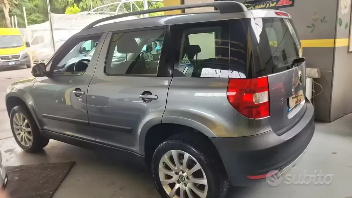Usata Skoda Yeti Active 105 CV (77 kW) 2012 Grigio SUV