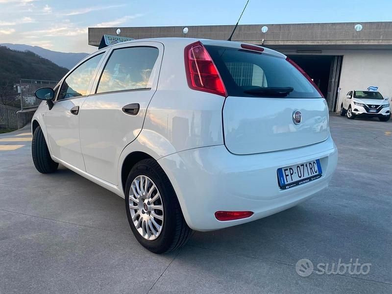 Usata Fiat Punto Street 77 CV (56 kW) 2018 Bianco Utilitaria