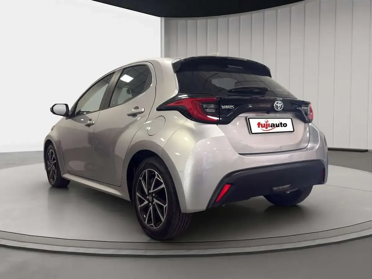 Usata Toyota Yaris Trend 116 CV (85 kW) 2023 Silver metallic Utilitaria