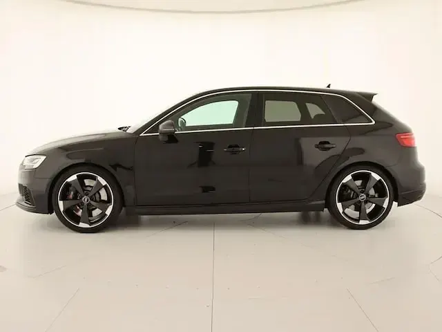 Usata Audi RS3 Sportback Comfort 400 CV (294 kW) 2020 Nero mythos metallizzato Utilitaria