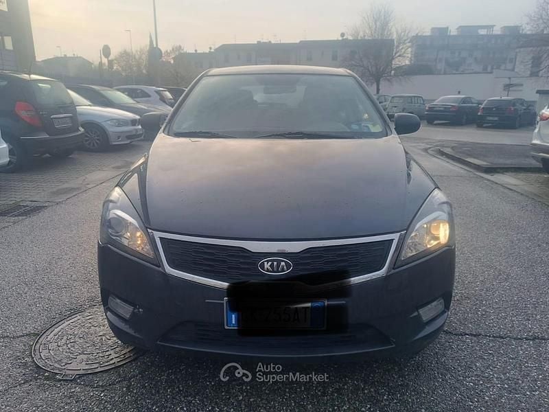 Usata Kia Ceed LX 125 CV (91 kW) 2010 Marrone Utilitaria