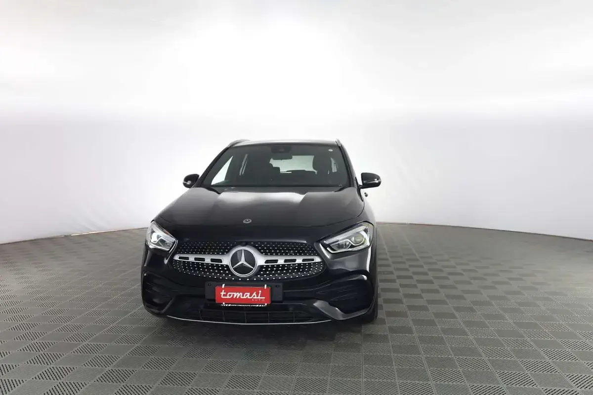 Käytetty Mercedes GLA180 Premium 116 HP (85 kW) 2020 Musta Katumaasturi