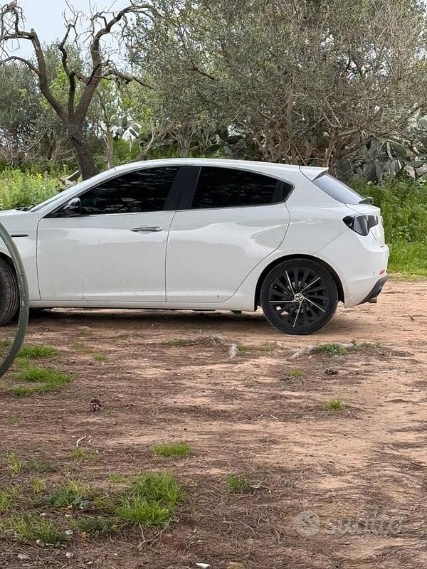Usata Alfa Romeo Giulietta 170 CV (125 kW) 2010 Bianco Utilitaria