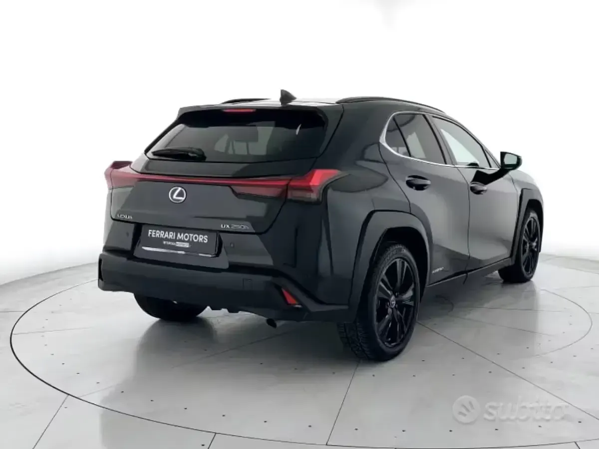 Usata Lexus UX 250h 145 CV (106 kW) 2021 Nero SUV