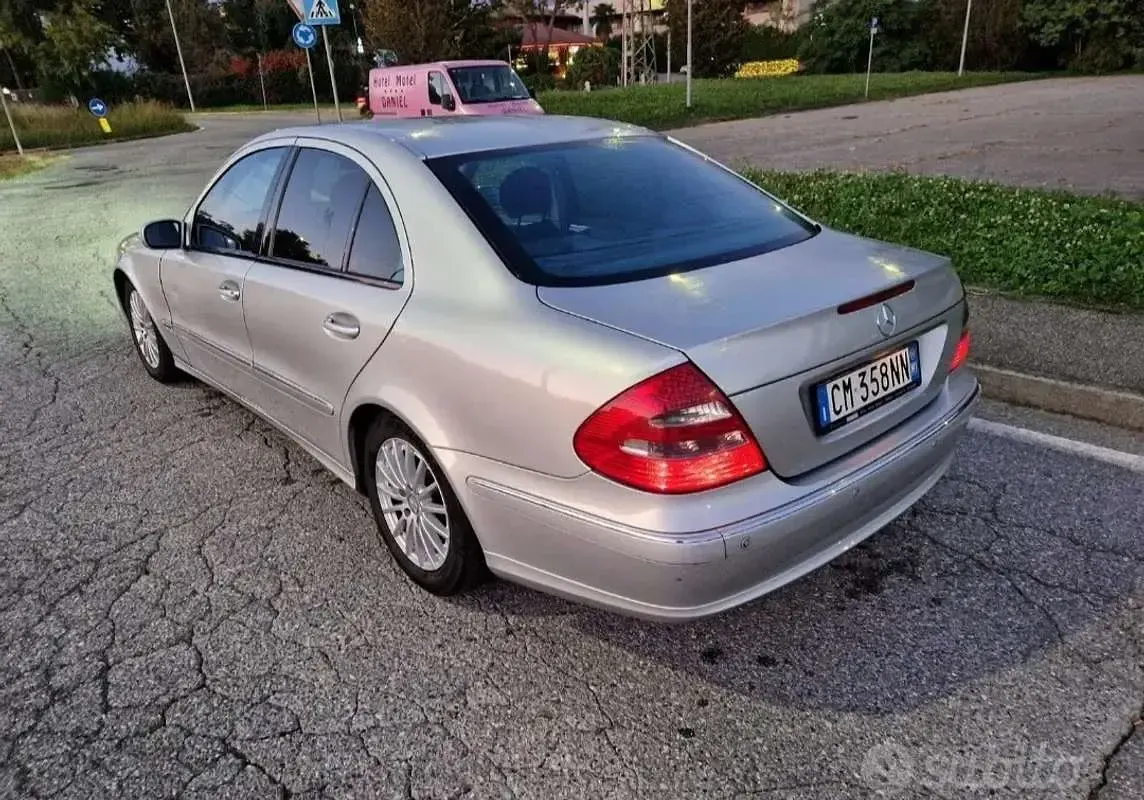 Usata Mercedes E220 Avantgarde 150 CV (110 kW) 2004 Berlina