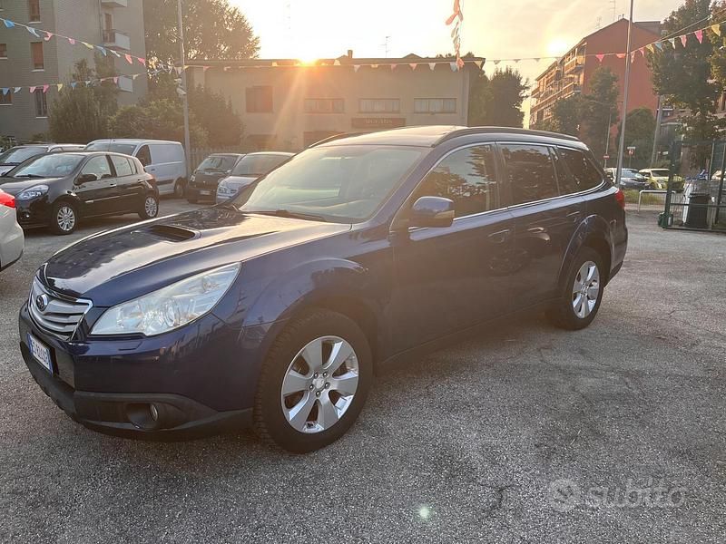 Usata Subaru Outback Exclusive+ 149 CV (109 kW) 2013 Blu Station wagon