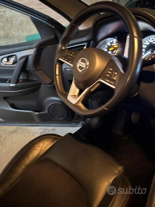 Usata Nissan Qashqai N-Connecta 110 CV (80 kW) 2017 Grigio SUV