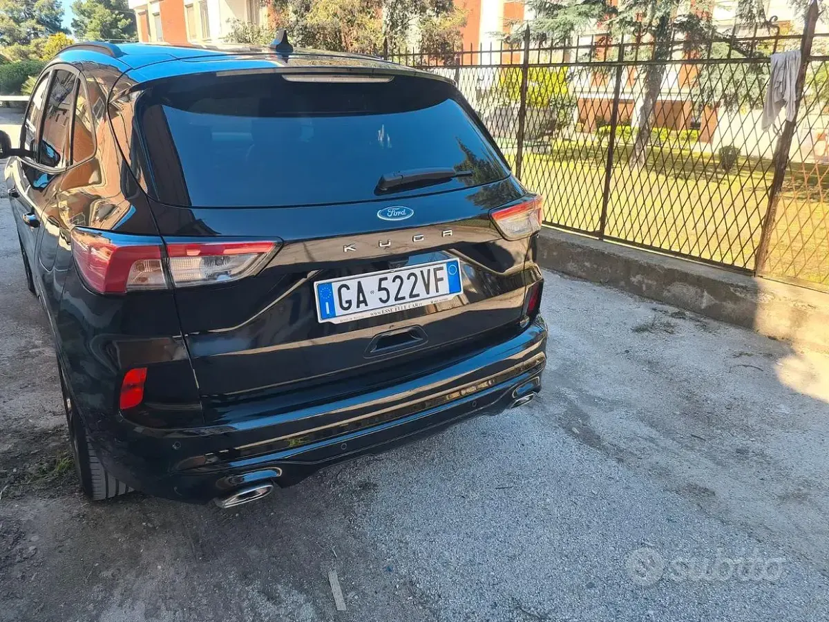 Usata Ford Kuga 120 CV (88 kW) 2020 Nero SUV