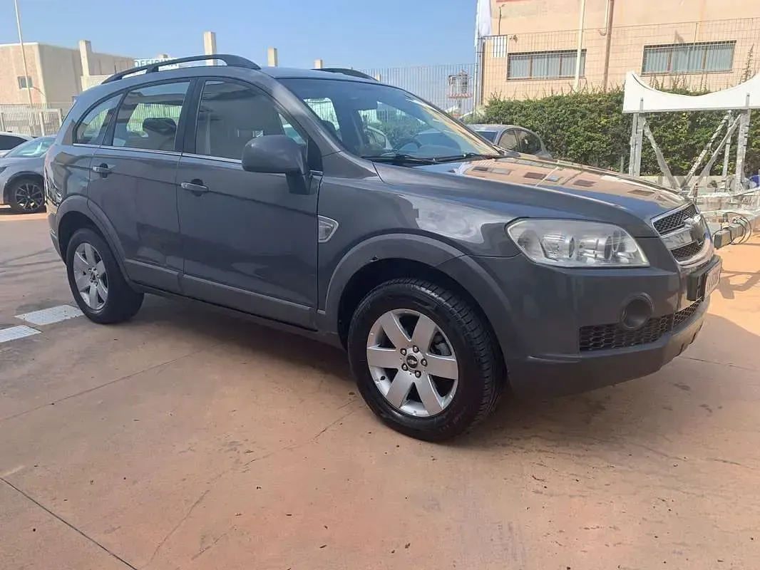Usata Chevrolet Captiva LS 150 CV (110 kW) 2010 Grigio SUV