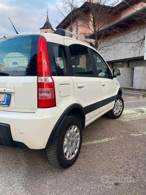 Usata Fiat Panda 4x4 Climbing 69 CV (50 kW) 2010 Bianco Utilitaria