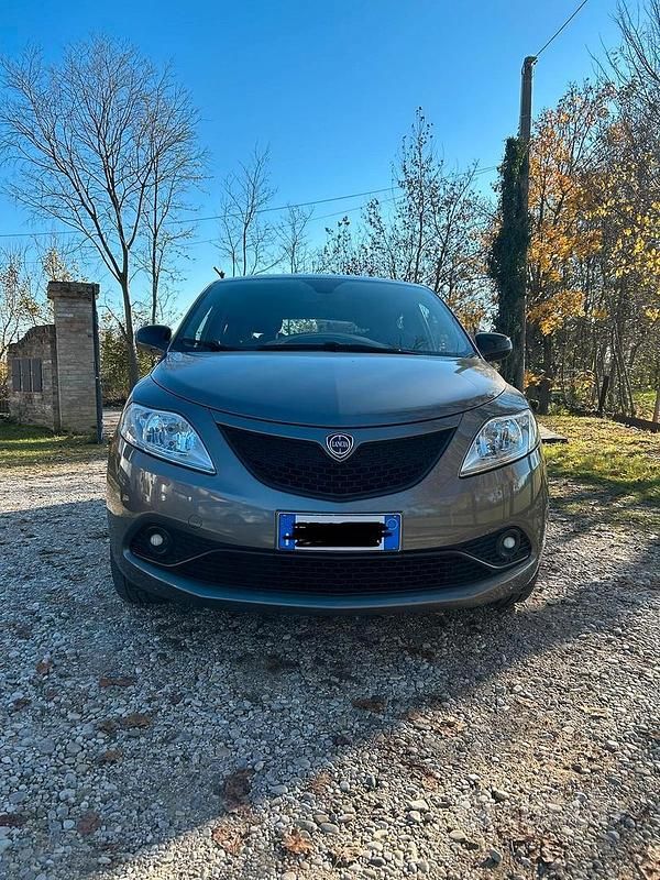 Grigio Usata 2018 Lancia Ypsilon Gold Due volumi | 8700 € (Buon prezzo) - Immagine 1/4