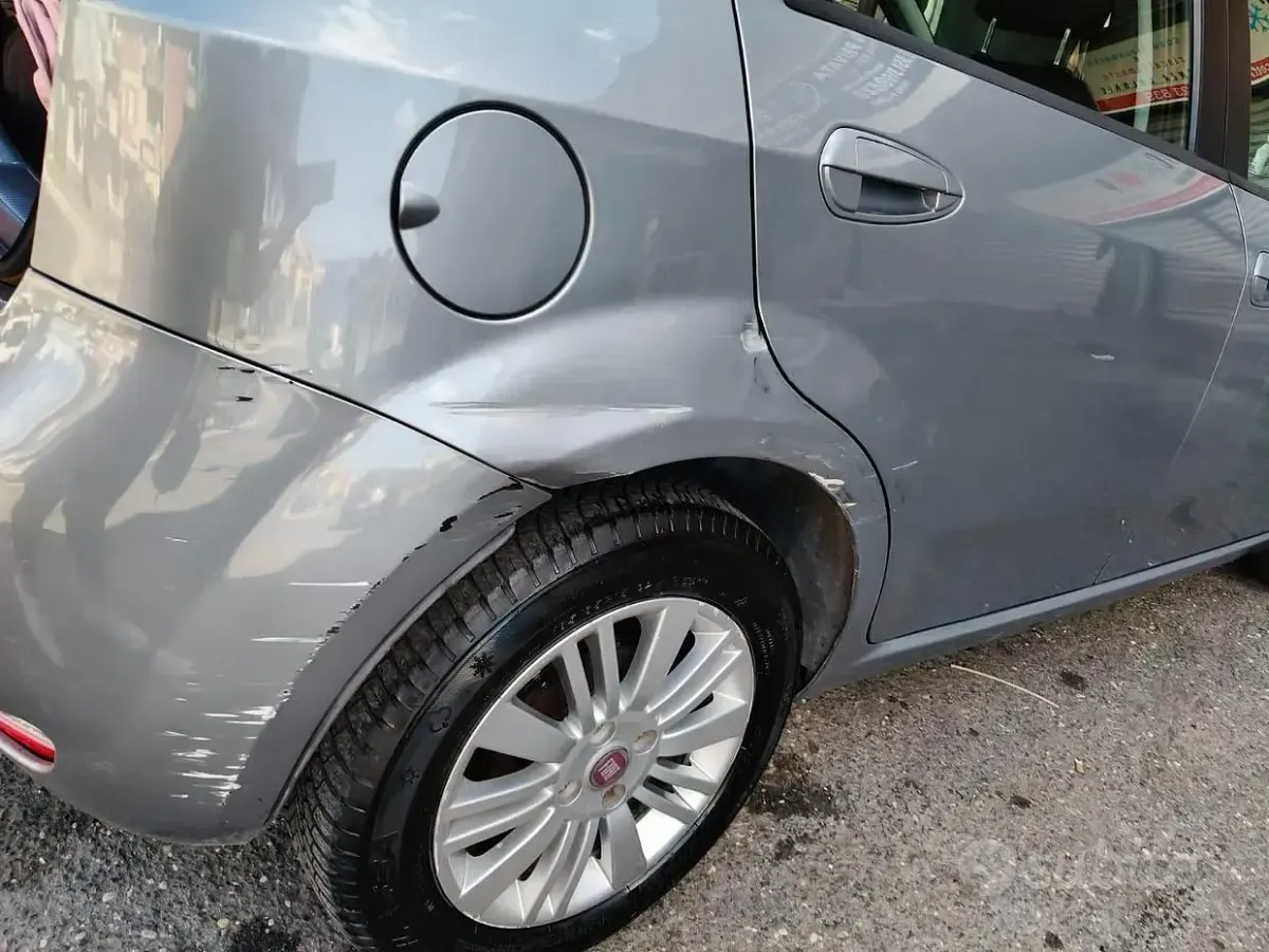 Usata Fiat Punto 95 CV (69 kW) 2011 Grigio Utilitaria