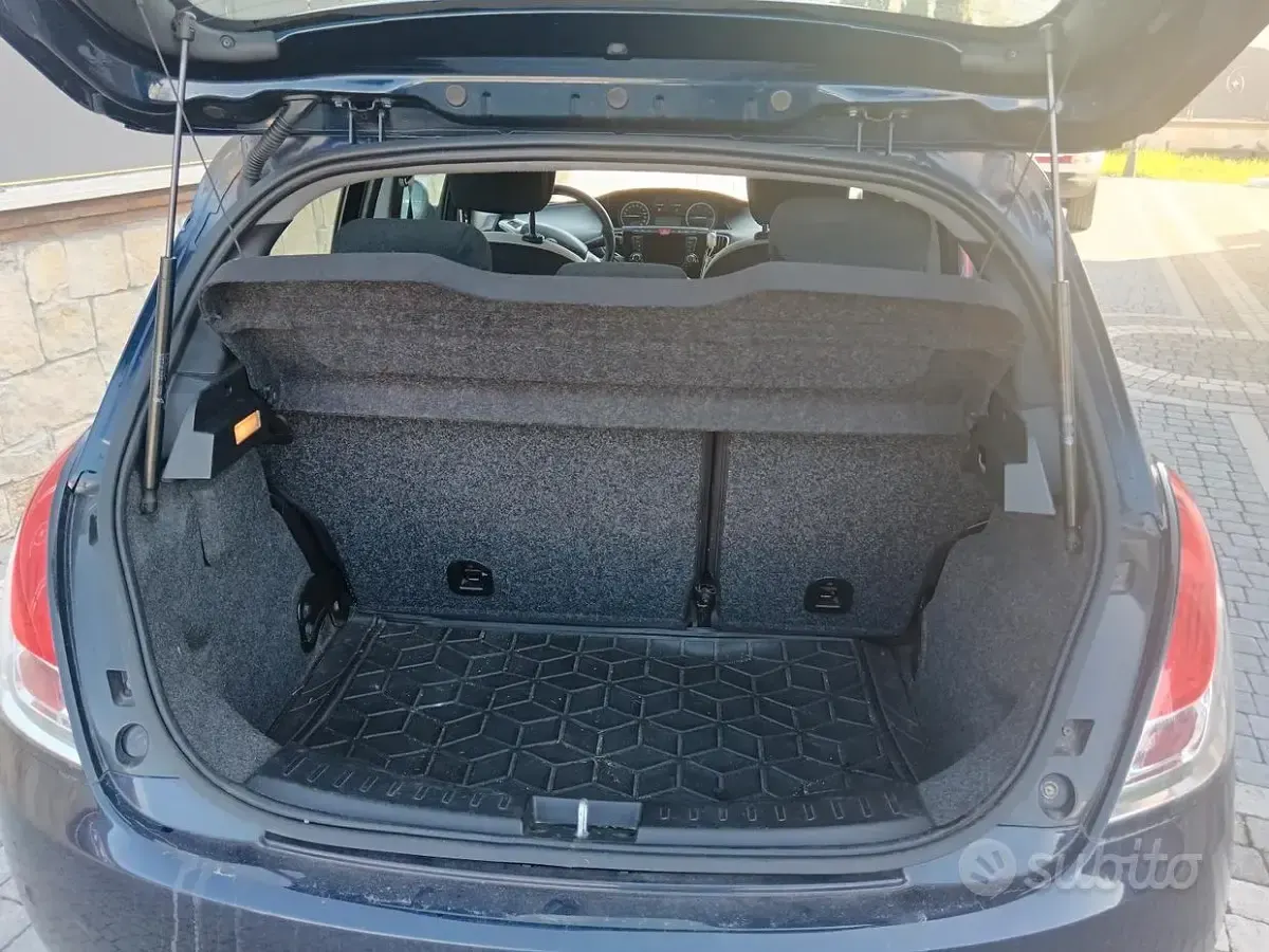Usata Lancia Ypsilon 95 CV (69 kW) 2016 Blu Utilitaria