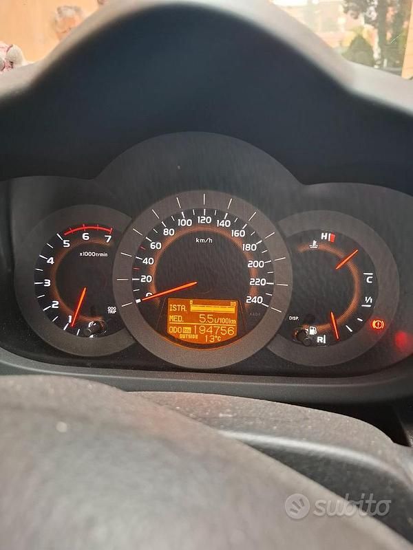 Usata Toyota RAV4 136 CV (100 kW) 2008 Grigio Berlina