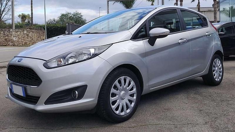 Usata Ford Fiesta 95 CV (69 kW) 2017 Argento Berlina