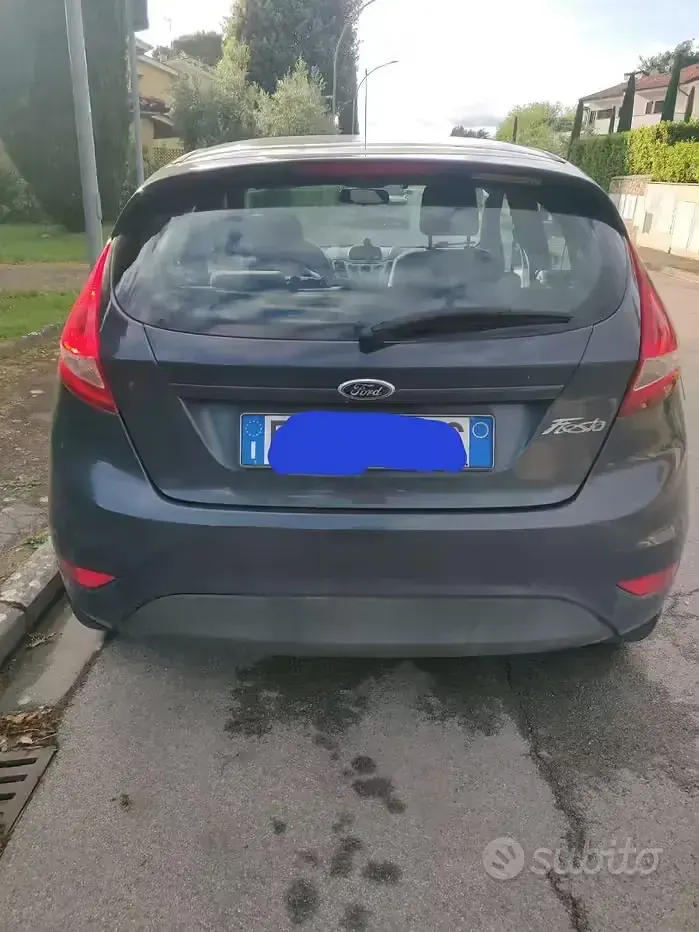 Usata Ford Fiesta 70 CV (51 kW) 2011 Bluazzurro Berlina