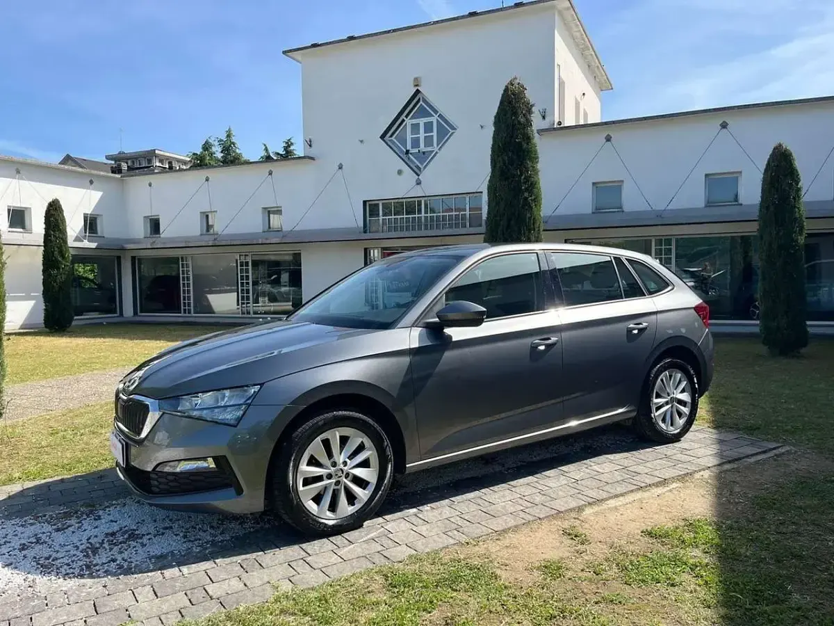Usata Skoda Scala Ambition 95 CV (69 kW) 2024 Grigio graphite Utilitaria