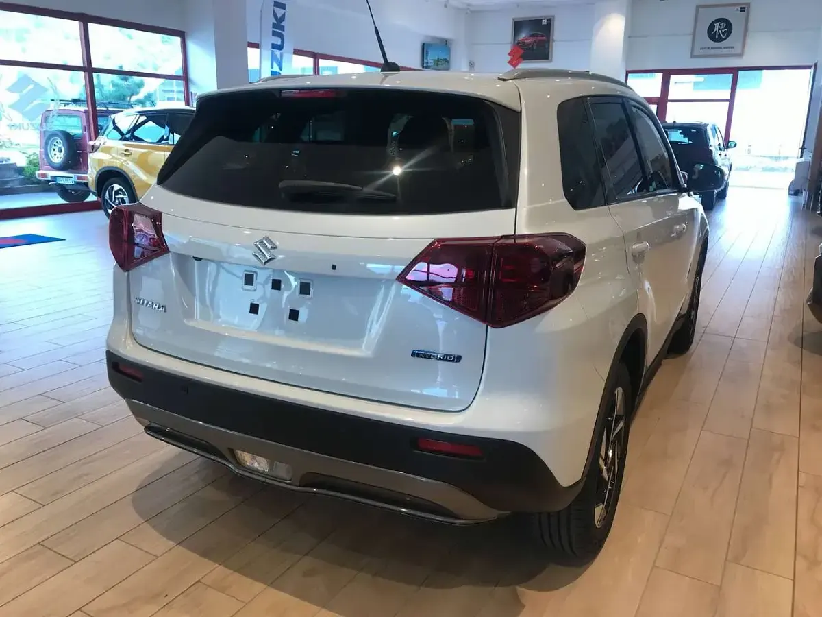 Nuova Suzuki Vitara 102 CV (75 kW) 2026 Bianco SUV