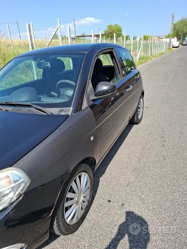 Usata Lancia Ypsilon 77 CV (56 kW) 2010 Nero Utilitaria