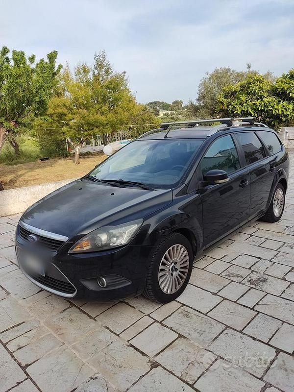 Begagnad Ford Focus 100 HK (73 kW) 2010 Svart Kombi