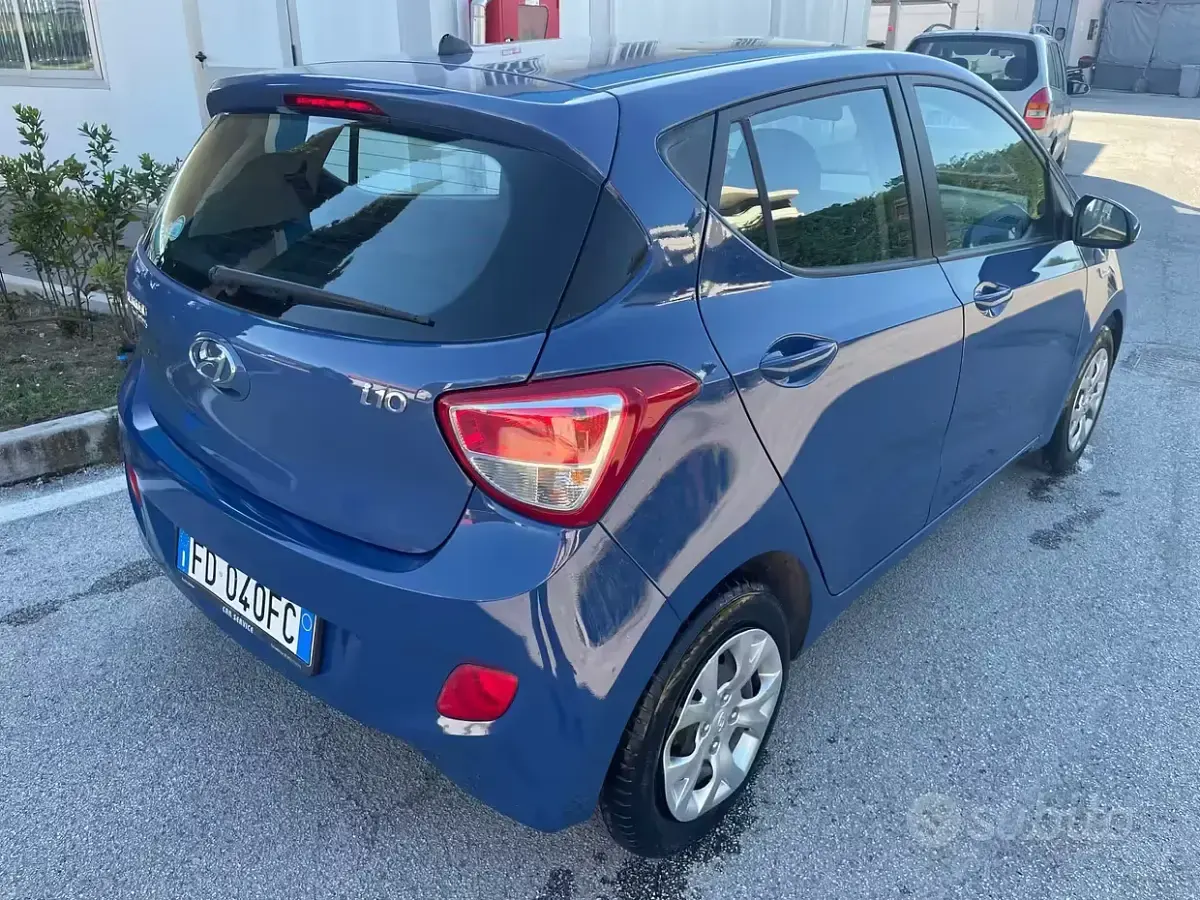 Usata Hyundai i10 66 CV (48 kW) 2016 Blu Utilitaria