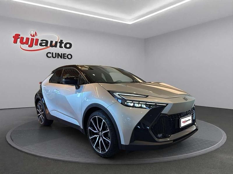 Usata Toyota C-HR Sport 268 CV (197 kW) 2023 Precious silver & black met SUV