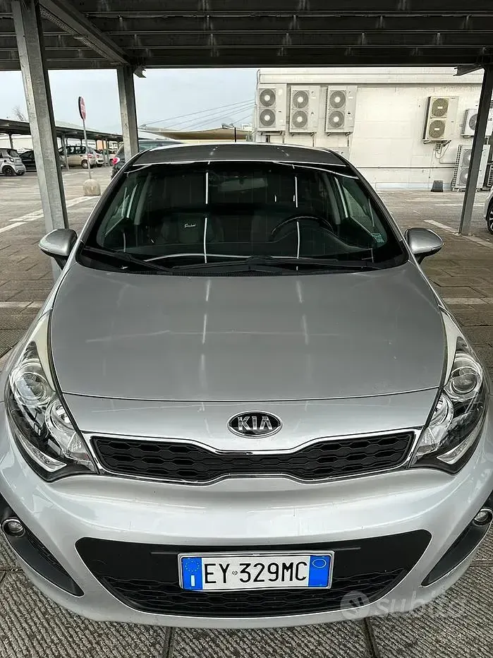 Usata Kia Rio EX 110 CV (80 kW) 2015 Grigio Berlina