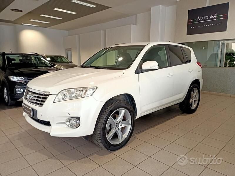 Bianco perlato Usata 2012 Toyota RAV4 SUV | 10.900 € (Buon prezzo) - Immagine 1/4