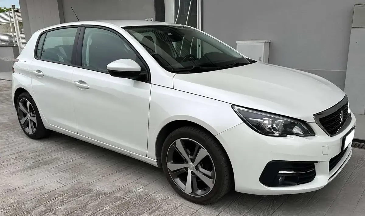Usata Peugeot 308 Active 131 CV (96 kW) 2019 Bianco Berlina