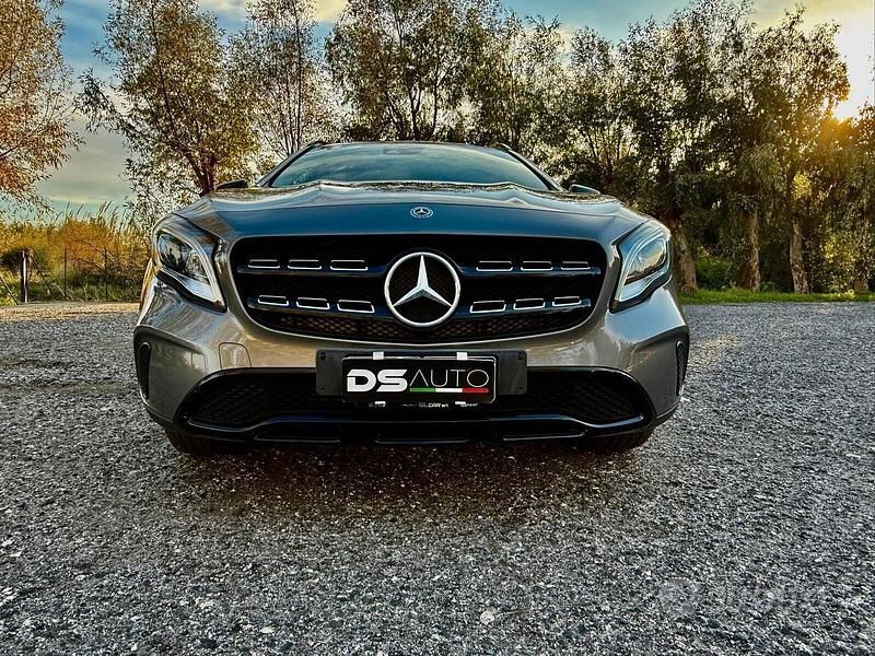 Usata Mercedes GLA200 169 CV (124 kW) 2018 Grigio SUV