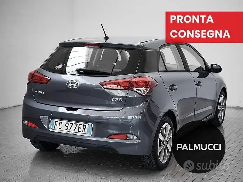 Usata Hyundai i20 Comfort 101 CV (74 kW) 2016 Grigio Utilitaria